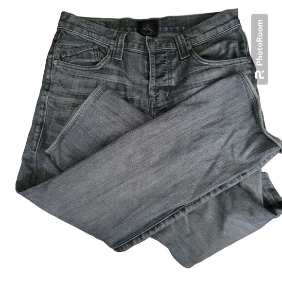 Rock & Republic Women's Jeans Size 31R&R Logo on back with embroidered pockets - Picture 3 of 9